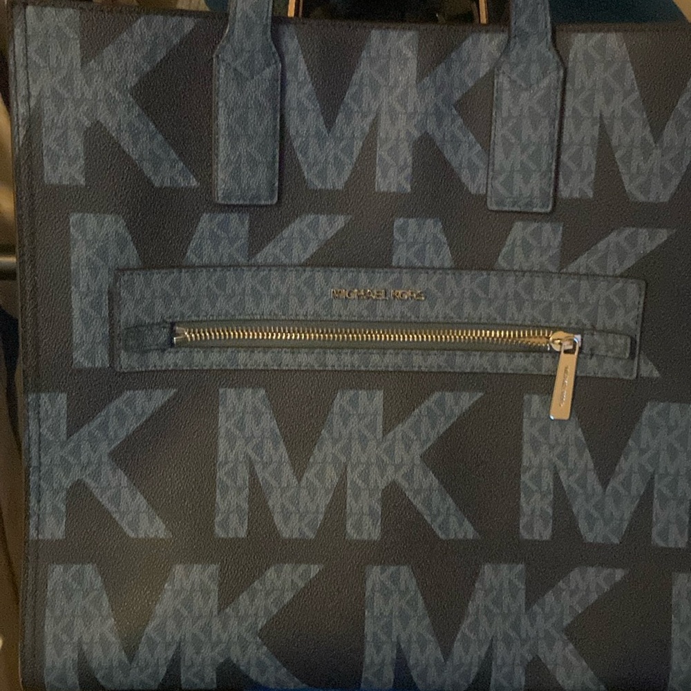 This gently used MK tote is wonderful for summer.